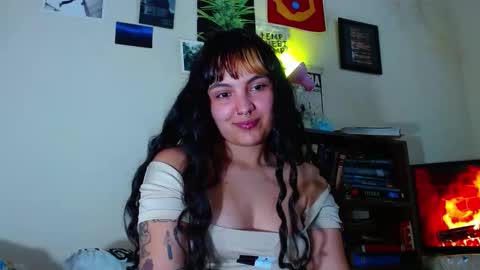 Snapshot of sweetie_maryy chatting on February 13, 9:49 pm Maria  my insta sweetie maryy   online show from February 13, 9:49 pm