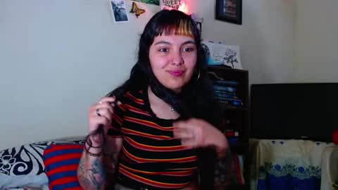 Snapshot of sweetie_maryy chatting on February 25, 5:47 pm Maria  my insta sweetie maryy   online show from February 25, 5:47 pm