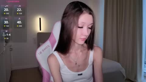 Snapshot of sweetiebones chatting on June 5, 2:51 am bratty gf online show from June 5, 2:51 am