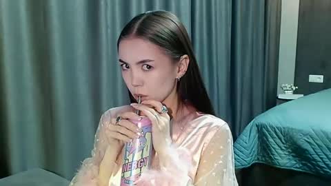 Snapshot of sweetieee_kira chatting on November 9, 9:24 pm sweetieee_kira online show from November 9, 9:24 pm