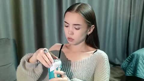 Snapshot of sweetieee_kira chatting on November 23, 9:14 pm sweetieee_kira online show from November 23, 9:14 pm