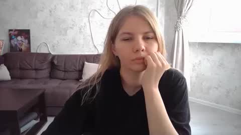 SweetieeFox online show from September 12, 6:46 am