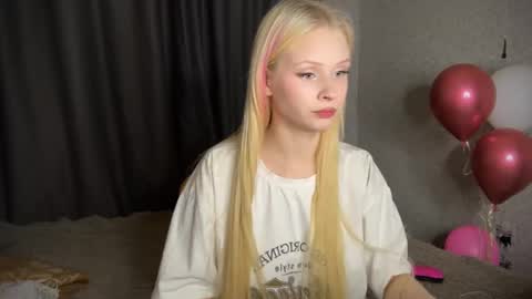 sweetie Lisa3 online show from December 15, 4:26 pm