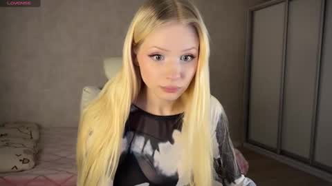 sweetie Lisa3 online show from March 12, 5:49 pm