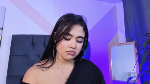 Snapshot of sweetiepie_3 chatting on March 10, 1:38 pm Valentina online show from March 10, 1:38 pm
