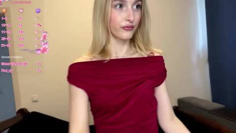 sweetilun online show from March 25, 2:23 pm