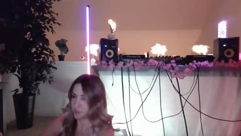 Snapshot of sweetjewlez chatting on November 14, 1:37 am sweetjewlez online show from November 14, 1:37 am