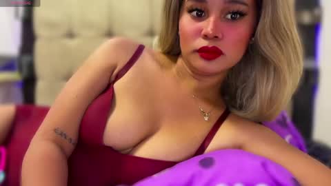Snapshot of sweetjhessa69 chatting on June 7, 2:05 am sweetjhessa69 online show from June 7, 2:05 am