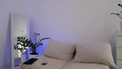 SweetKira1 online show from March 24, 6:29 am