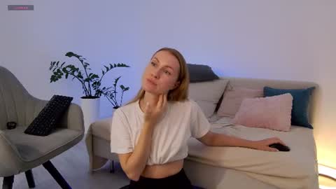 SweetKira1 online show from July 12, 8:16 am