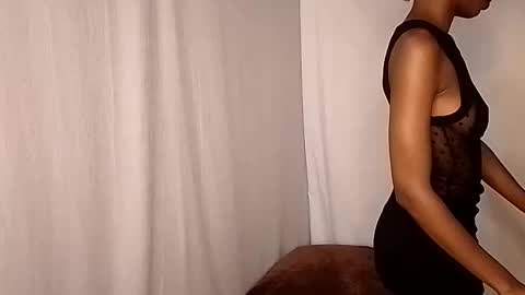Snapshot of sweetl__ chatting on December 12, 3:48 pm Sweet Lisa online show from December 12, 3:48 pm
