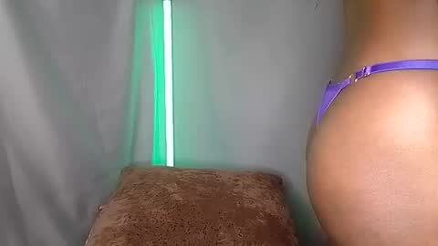 Snapshot of sweetl__ chatting on December 27, 7:24 pm Sweet Lisa online show from December 27, 7:24 pm