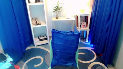 dessiree online show from June 13, 1:47 am