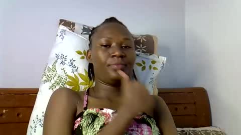 Snapshot of sweetlavie_ chatting on March 16, 4:07 am Titi online show from March 16, 4:07 am