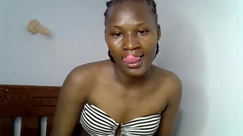 Snapshot of sweetlavie_ chatting on March 17, 2:20 pm Titi online show from March 17, 2:20 pm