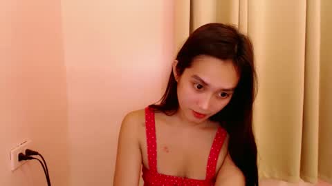 Leah online show from December 8, 4:18 pm