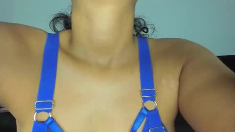 Snapshot of sweetlesbianseduction chatting on March 27, 11:10 am Azulandvioleta online show from March 27, 11:10 am