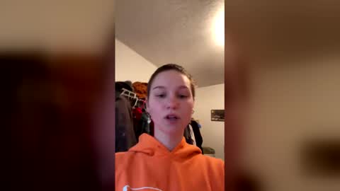 Snapshot of sweetlikesugarcinnamon chatting on February 17, 10:38 pm sweetlikesugarcinnamon online show from February 17, 10:38 pm