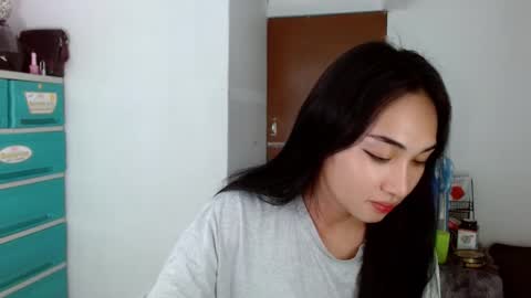 Snapshot of sweetlilly_18 chatting on December 5, 10:23 am Lilly online show from December 5, 10:23 am