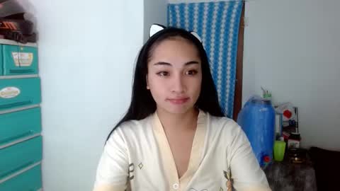 Snapshot of sweetlilly_18 chatting on December 5, 3:28 pm Lilly online show from December 5, 3:28 pm