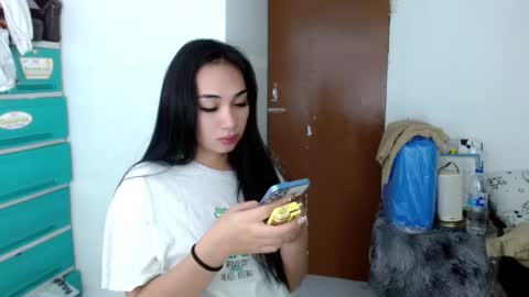 Snapshot of sweetlilly_18 chatting on December 11, 6:31 pm Lilly online show from December 11, 6:31 pm