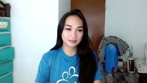 Snapshot of sweetlilly_18 chatting on December 12, 5:04 pm Lilly online show from December 12, 5:04 pm