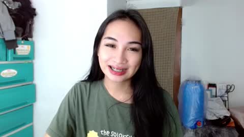 Snapshot of sweetlilly_18 chatting on December 14, 5:25 pm Lilly online show from December 14, 5:25 pm