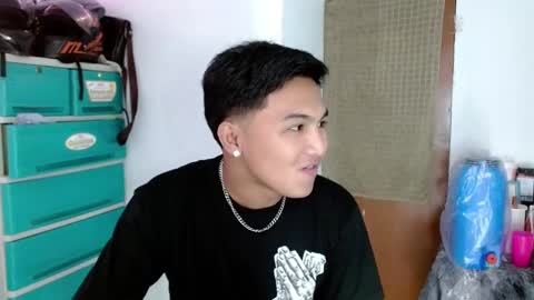 Snapshot of sweetlilly_18 chatting on December 15, 2:27 pm Lilly online show from December 15, 2:27 pm