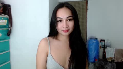 Snapshot of sweetlilly_18 chatting on December 15, 6:26 pm Lilly online show from December 15, 6:26 pm