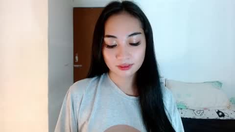 Snapshot of sweetlilly_18 chatting on December 18, 3:11 pm Lilly online show from December 18, 3:11 pm