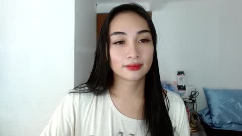 Snapshot of sweetlilly_18 chatting on December 21, 11:11 am Lilly online show from December 21, 11:11 am