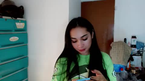 Snapshot of sweetlilly_18 chatting on December 22, 11:31 pm Lilly online show from December 22, 11:31 pm