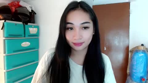 Snapshot of sweetlilly_18 chatting on December 23, 6:48 pm Lilly online show from December 23, 6:48 pm