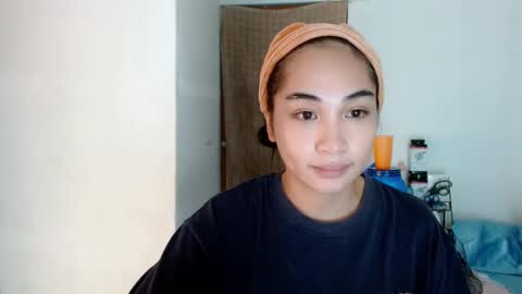 Snapshot of sweetlilly_18 chatting on January 1, 2:09 pm Lilly online show from January 1, 2:09 pm