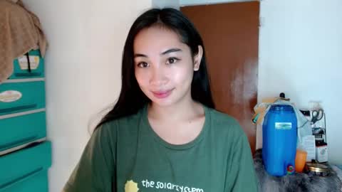 Snapshot of sweetlilly_18 chatting on January 5, 3:22 am Lilly online show from January 5, 3:22 am