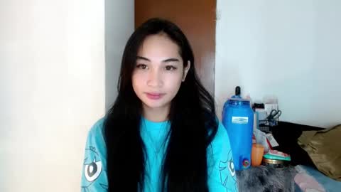 Snapshot of sweetlilly_18 chatting on January 7, 2:20 am Lilly online show from January 7, 2:20 am