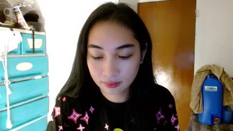 Snapshot of sweetlilly_18 chatting on January 8, 5:59 pm Lilly online show from January 8, 5:59 pm