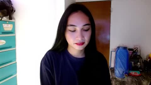 Snapshot of sweetlilly_18 chatting on January 22, 12:06 pm Lilly online show from January 22, 12:06 pm