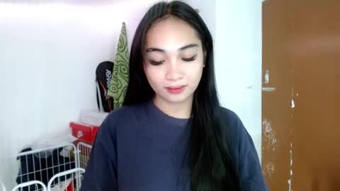 Snapshot of sweetlilly_18 chatting on February 16, 10:21 am Lilly online show from February 16, 10:21 am