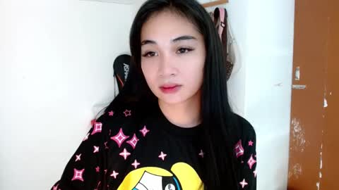 Snapshot of sweetlilly_18 chatting on February 19, 12:00 pm Lilly online show from February 19, 12:00 pm