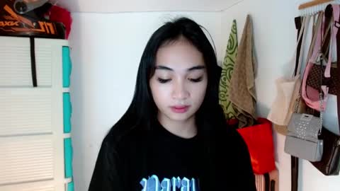 Snapshot of sweetlilly_18 chatting on February 20, 5:33 am Lilly online show from February 20, 5:33 am