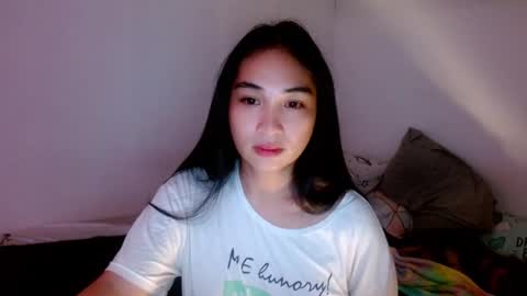 Snapshot of sweetlilly_18 chatting on March 11, 1:12 pm Lilly online show from March 11, 1:12 pm