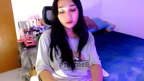 Snapshot of sweetlilly_18 chatting on October 12, 2:21 am Lilly online show from October 12, 2:21 am