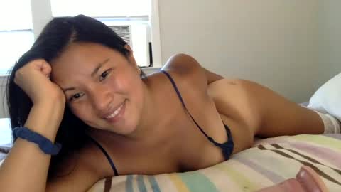 Snapshot of sweetlittleangela chatting on July 23, 4:38 pm sweetlittleangela online show from July 23, 4:38 pm