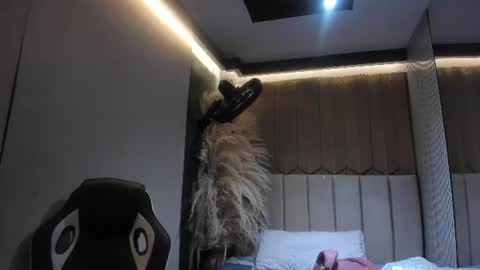 Snapshot of sweetnova_ chatting on June 14, 2:20 am Sweet Nova online show from June 14, 2:20 am