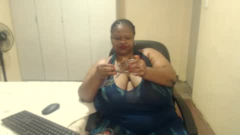 sweetnoziexxx online show from December 6, 6:39 pm