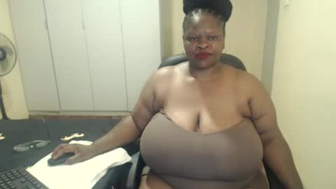 sweetnoziexxx online show from February 4, 9:10 pm