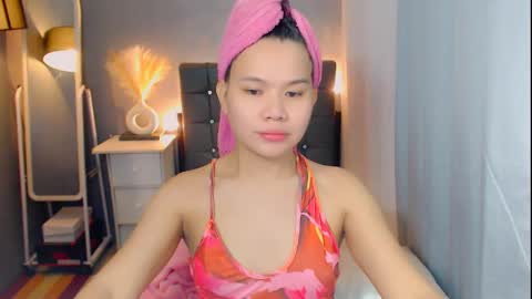 Snapshot of sweetnwildts chatting on April 5, 2:20 am Ghena online show from April 5, 2:20 am