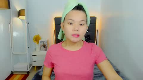 Snapshot of sweetnwildts chatting on June 29, 11:43 am Ghena online show from June 29, 11:43 am