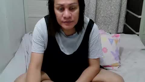 Snapshot of sweetpearlts4u chatting on April 5, 11:07 am sam online show from April 5, 11:07 am